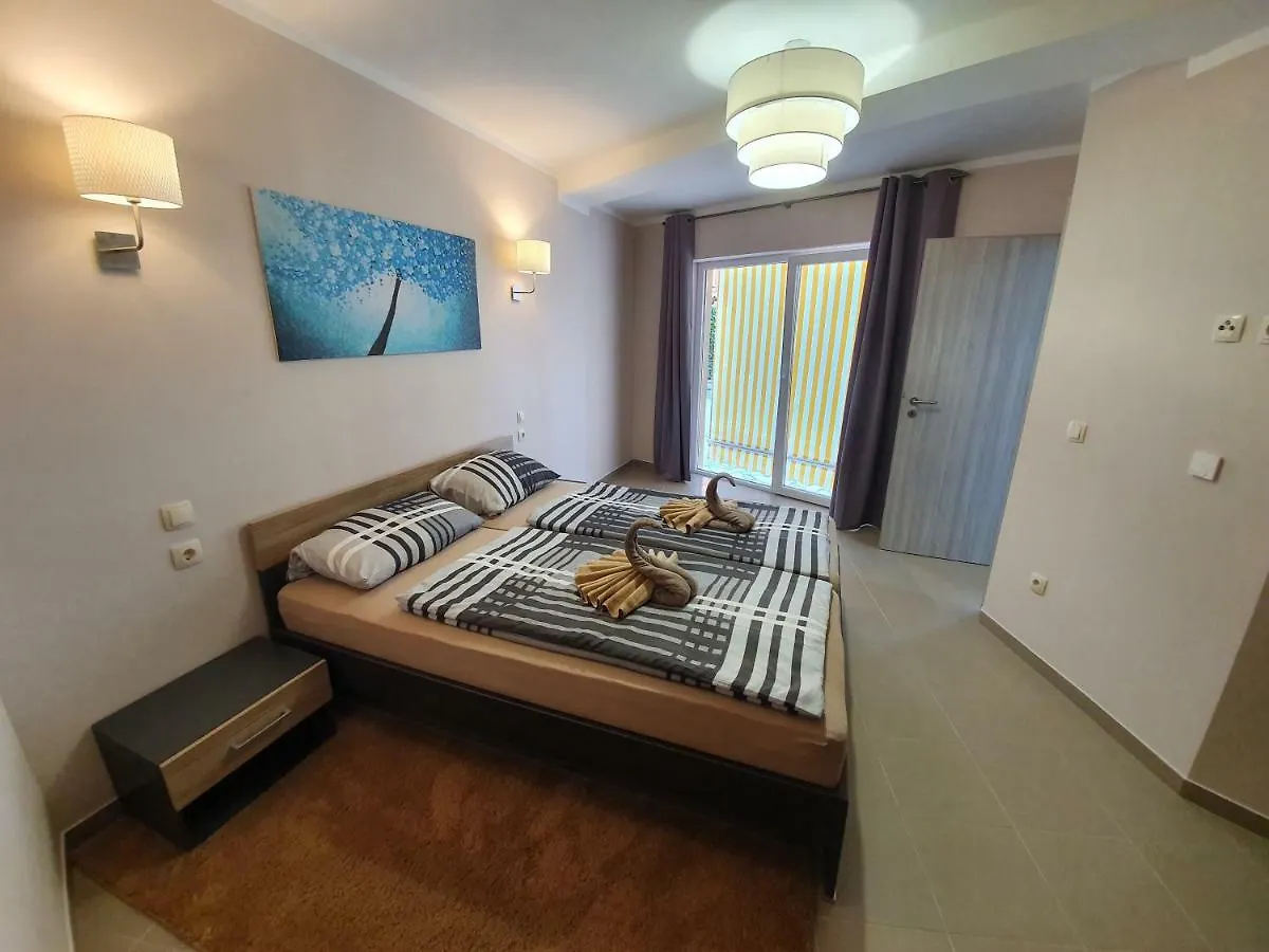 Apartments Kroatien ロヴラン 0*,